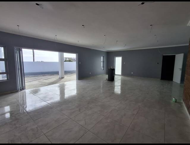 3 BEDROOM HOUSE FOR SALE IN GOLDEN MILE